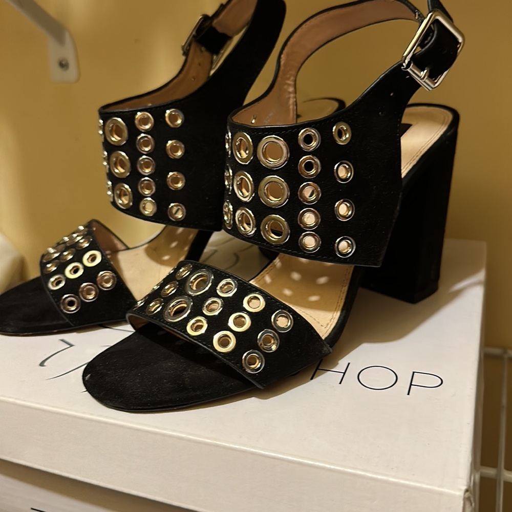 Heels - Picture 2 of 3
